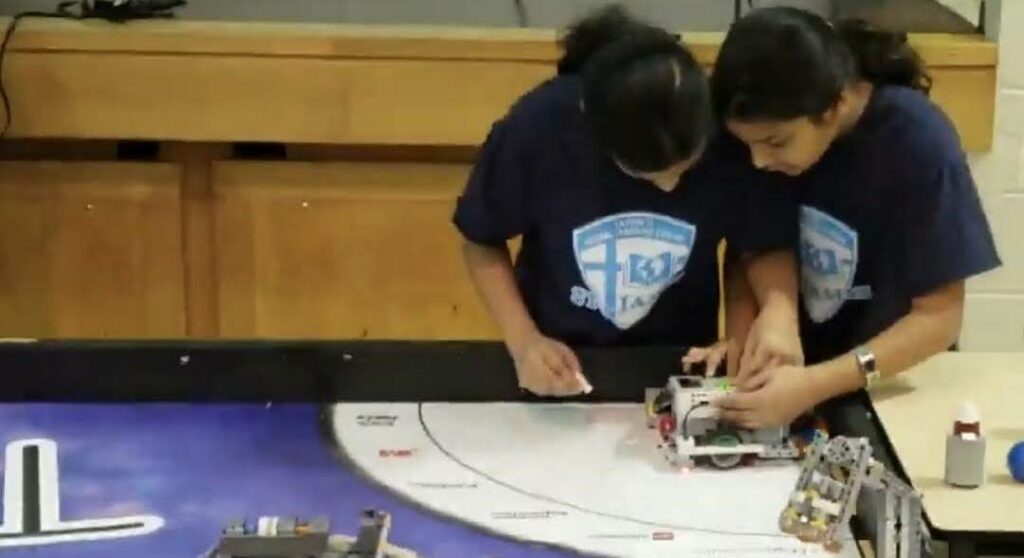 Bianca and Daniella building a robot